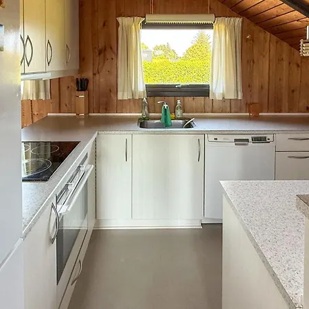 2 Bedroom Pet Friendly In Semesterbostad Bogø By