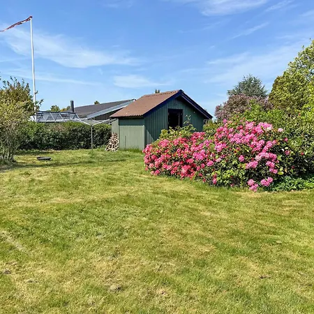Semesterbostad 2 Bedroom Pet Friendly In Bogø By